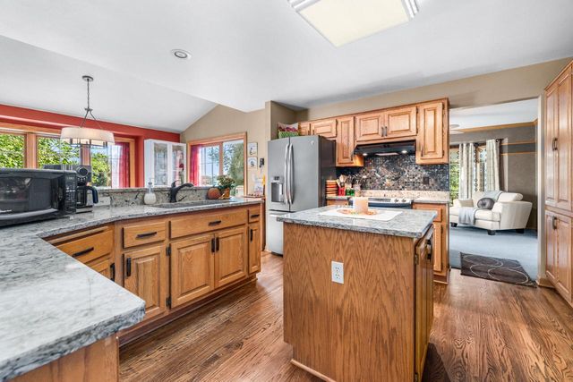 1481 Rivers Edge PARKWAY, Oconomowoc, WI 53066