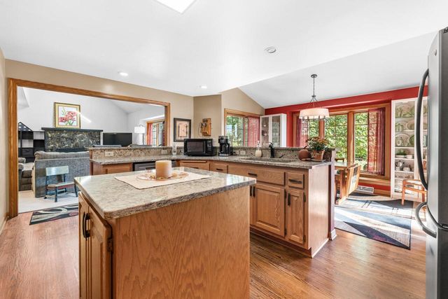 1481 Rivers Edge PARKWAY, Oconomowoc, WI 53066