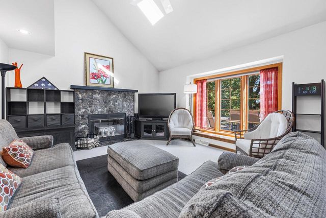 1481 Rivers Edge PARKWAY, Oconomowoc, WI 53066