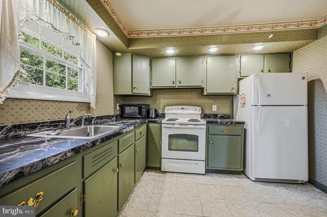 49 E AVON DR, Claymont, DE 19703