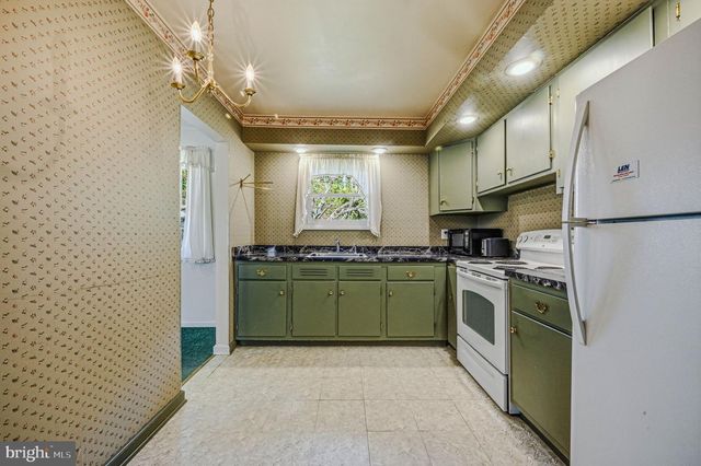 49 E AVON DR, Claymont, DE 19703