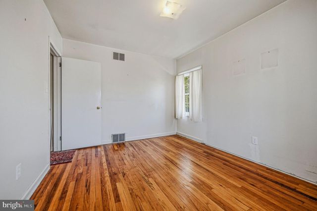 49 E AVON DR, Claymont, DE 19703