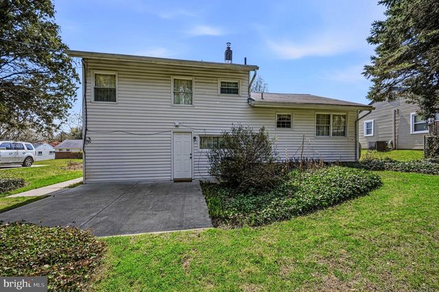 49 E AVON DR, Claymont, DE 19703