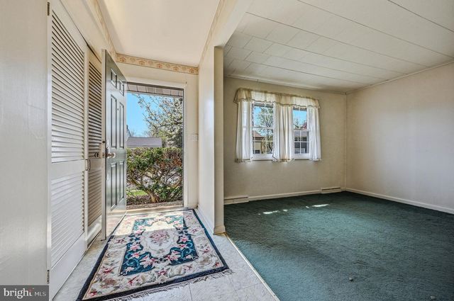 49 E AVON DR, Claymont, DE 19703