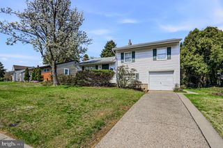 49 E AVON DR, Claymont, DE 19703