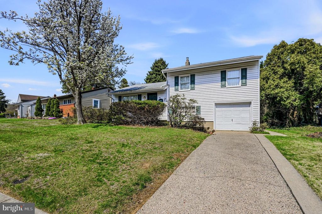 49 E AVON DR, Claymont, DE 19703
