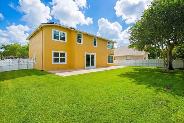 13845 NW 14th St, Pembroke Pines, FL 33028