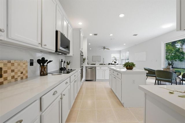 13845 NW 14th St, Pembroke Pines, FL 33028