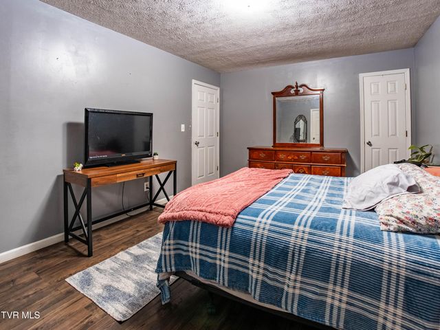 200 Birdie Drive, Rogersville, TN 37857