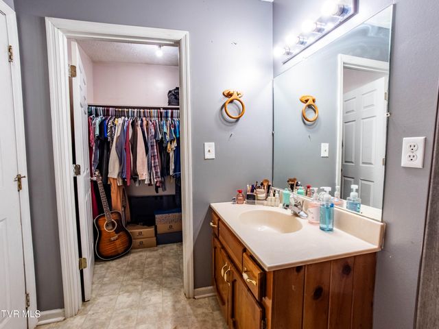 200 Birdie Drive, Rogersville, TN 37857