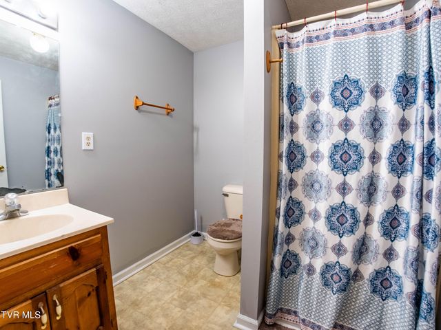 200 Birdie Drive, Rogersville, TN 37857