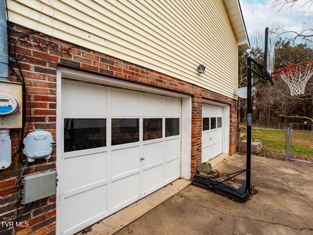 200 Birdie Drive, Rogersville, TN 37857