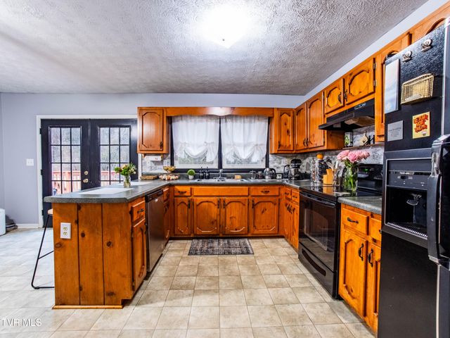 200 Birdie Drive, Rogersville, TN 37857