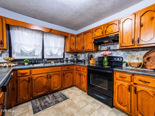 200 Birdie Drive, Rogersville, TN 37857