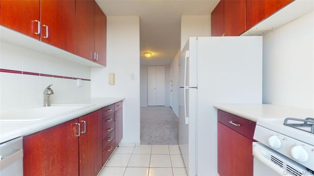118-17 Union Turnpike 15F, Forest Hills, NY 11375