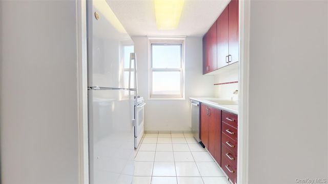 118-17 Union Turnpike 15F, Forest Hills, NY 11375