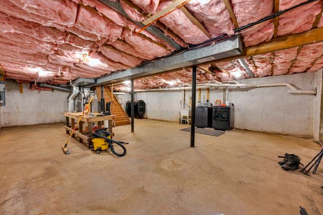 6 Barrett Rd, North Brookfield, MA 01535