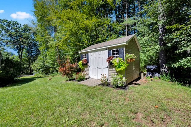 6 Barrett Rd, North Brookfield, MA 01535