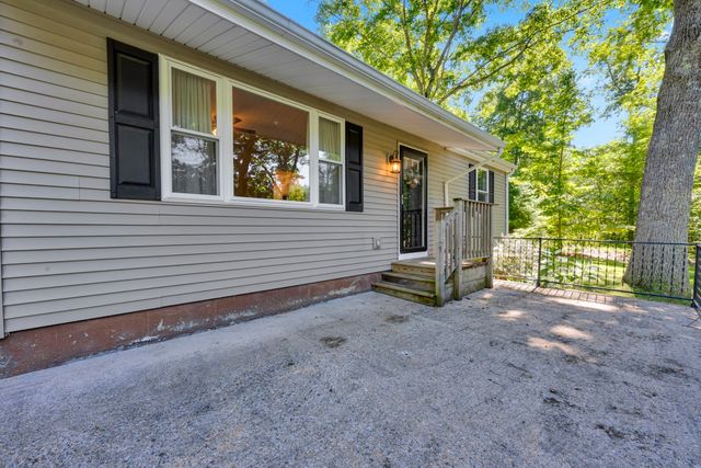 6 Barrett Rd, North Brookfield, MA 01535