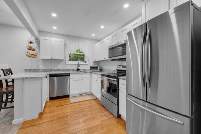 6 Barrett Rd, North Brookfield, MA 01535