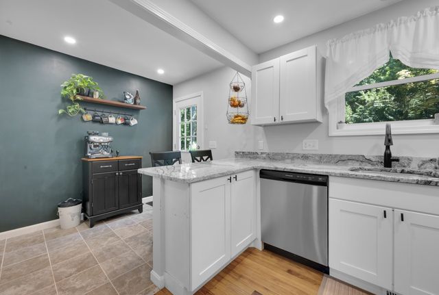 6 Barrett Rd, North Brookfield, MA 01535