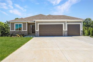 128 SW Nelson Drive, Blue Springs, MO 64014