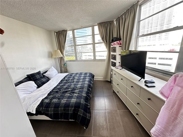 801 Brickell Bay Dr 761, Miami, FL 33131