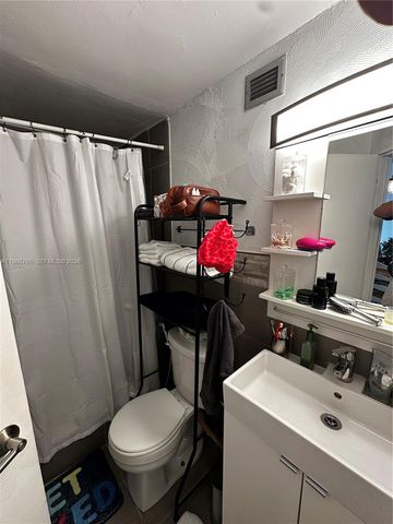 801 Brickell Bay Dr 761, Miami, FL 33131