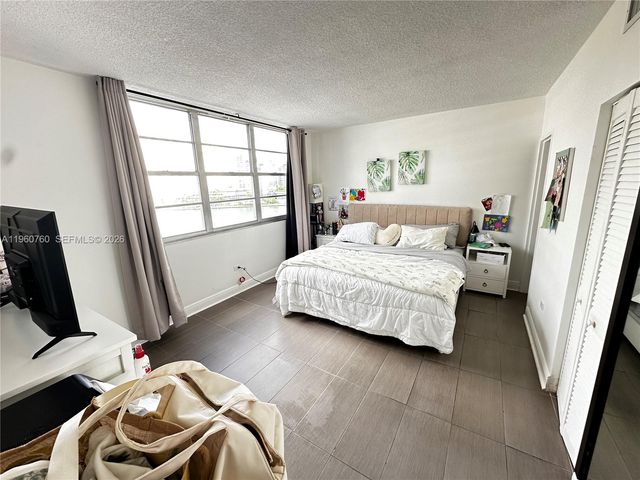 801 Brickell Bay Dr 761, Miami, FL 33131