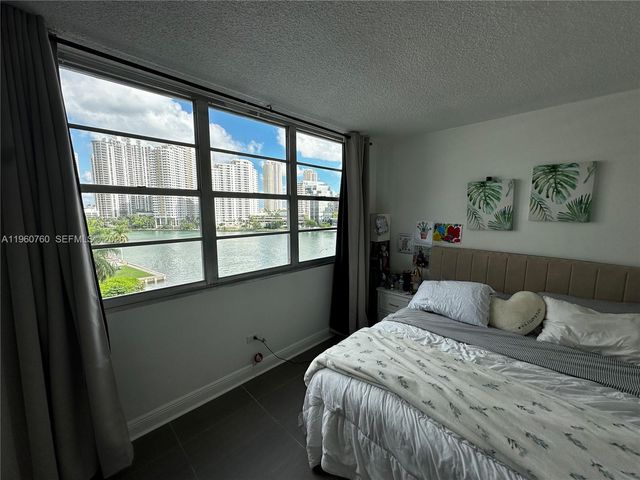 801 Brickell Bay Dr 761, Miami, FL 33131