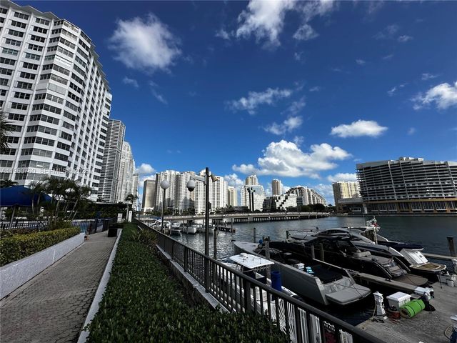 801 Brickell Bay Dr 761, Miami, FL 33131