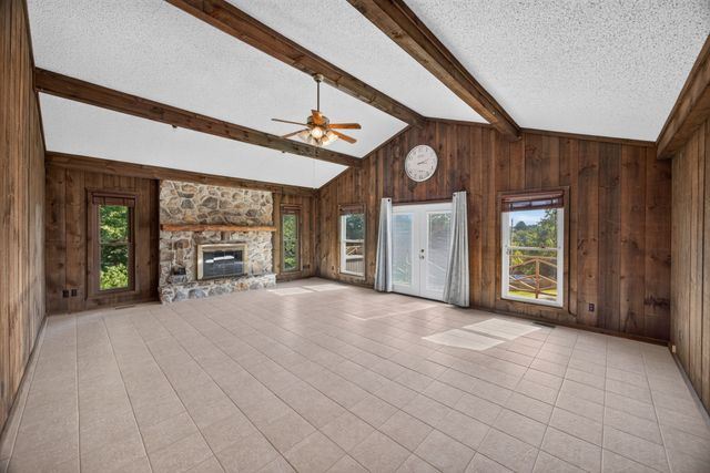 2410 Browns Mill Rd, Cookeville, TN 38506