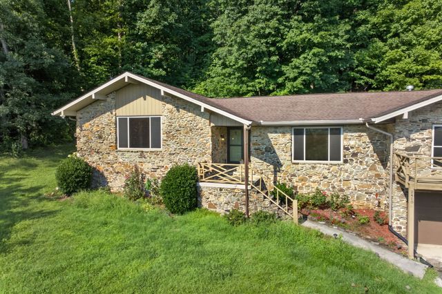 2410 Browns Mill Rd, Cookeville, TN 38506