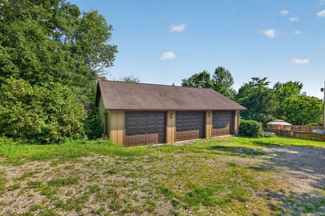 2410 Browns Mill Rd, Cookeville, TN 38506