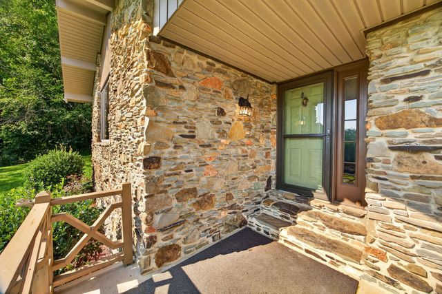 2410 Browns Mill Rd, Cookeville, TN 38506