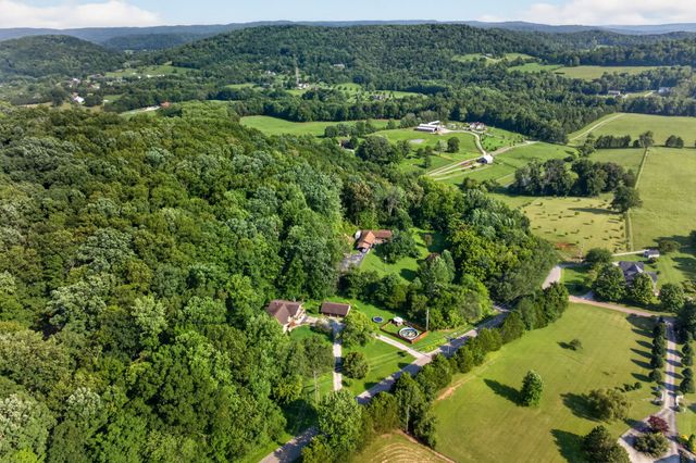 2410 Browns Mill Rd, Cookeville, TN 38506