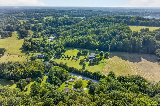 2410 Browns Mill Rd, Cookeville, TN 38506