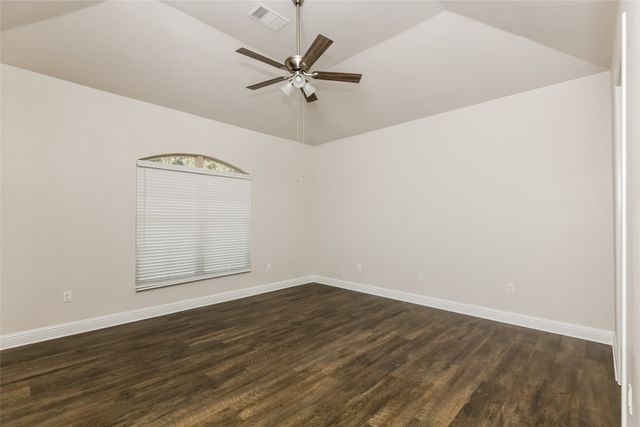 8841 Creek Run Road 401, Fort Worth, TX 76120