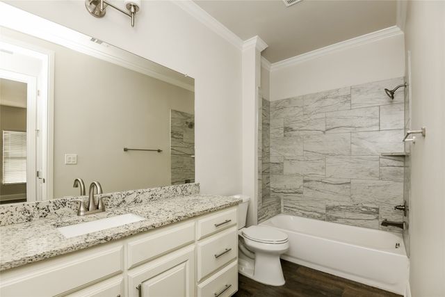 8841 Creek Run Road 401, Fort Worth, TX 76120