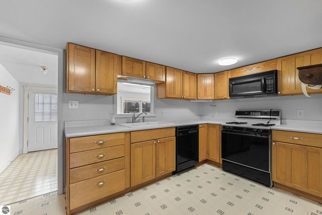 1229 Santo Street, Traverse City, MI 49686