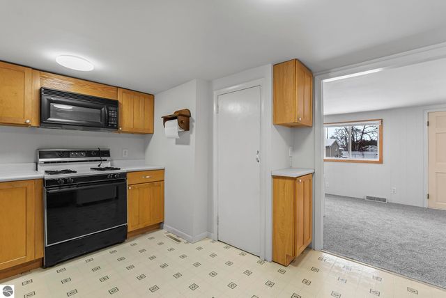 1229 Santo Street, Traverse City, MI 49686