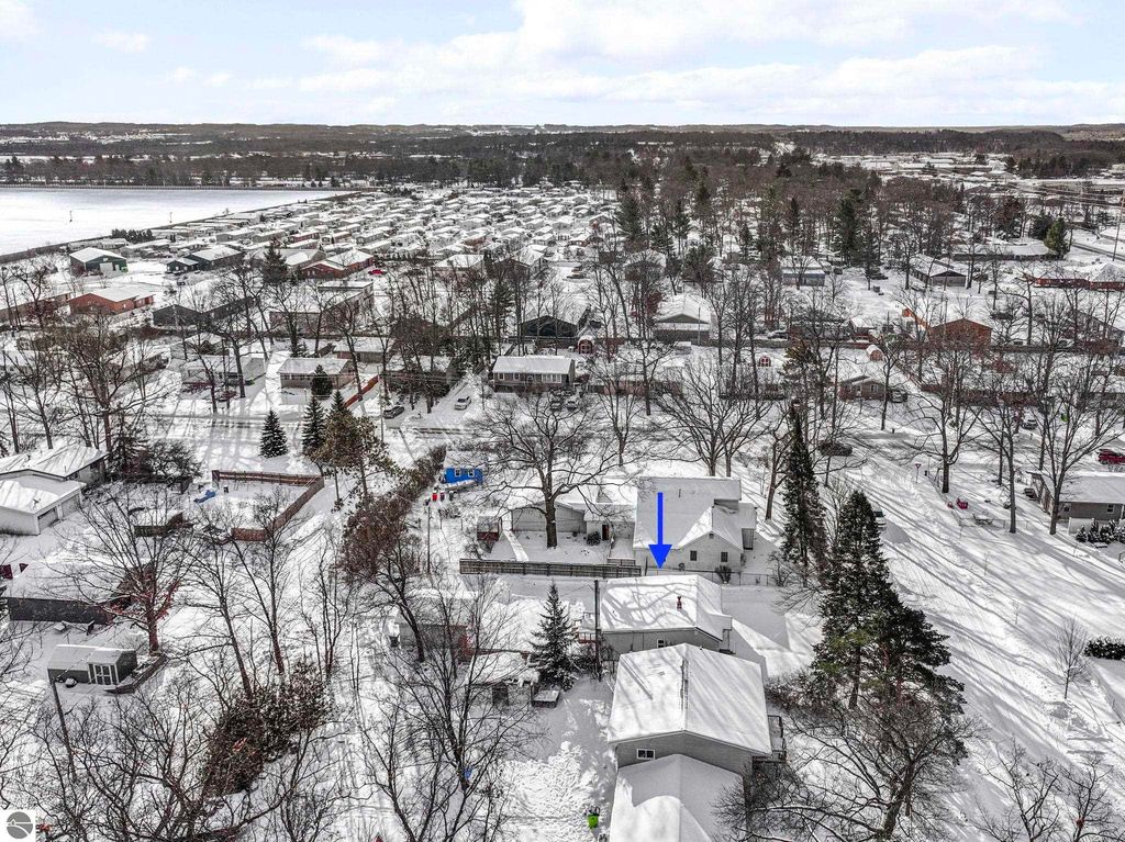 Image 2 of property listing at 1229 Santo Street, Traverse City, MI 49686