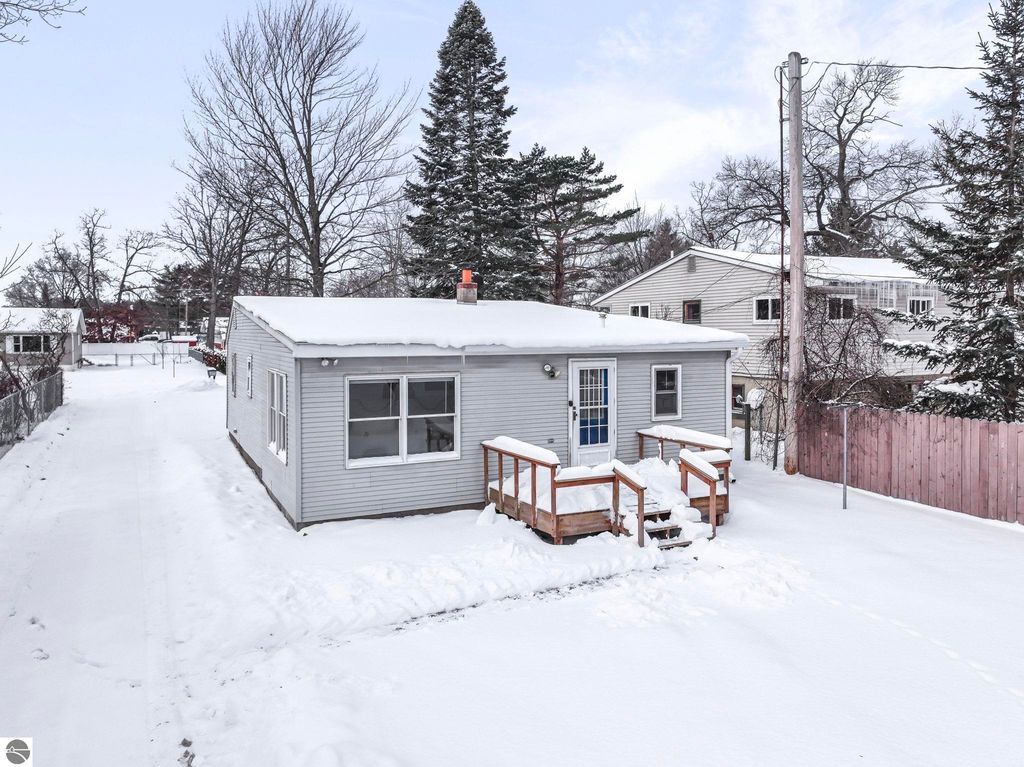 Image 4 of property listing at 1229 Santo Street, Traverse City, MI 49686