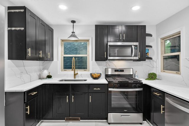 5261 Twin Lake Boulevard E, Brooklyn Center, MN 55429