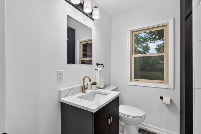 5261 Twin Lake Boulevard E, Brooklyn Center, MN 55429