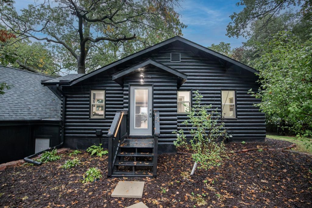 5261 Twin Lake Boulevard E, Brooklyn Center, MN 55429