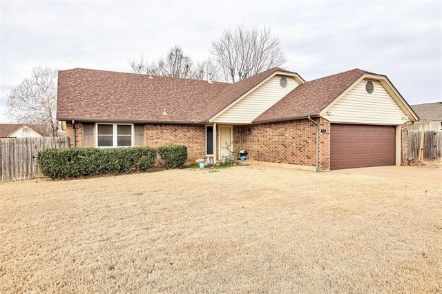 813 S Avery Street, Moore, OK 73160