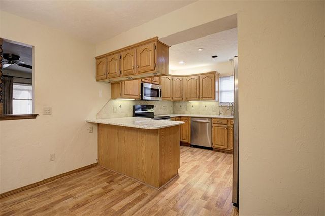 813 S Avery Street, Moore, OK 73160