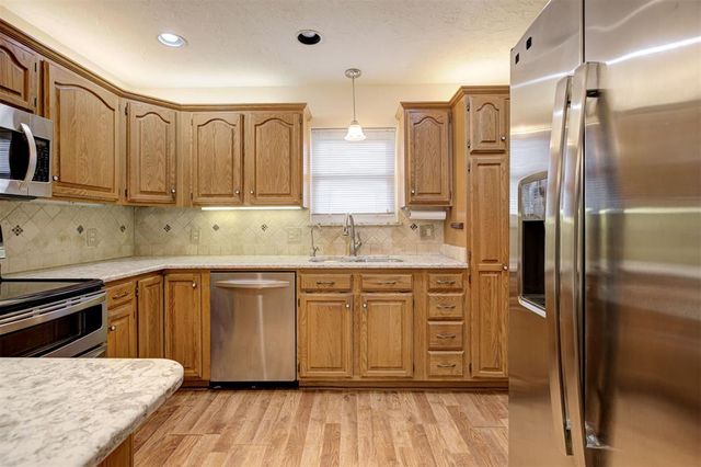 813 S Avery Street, Moore, OK 73160