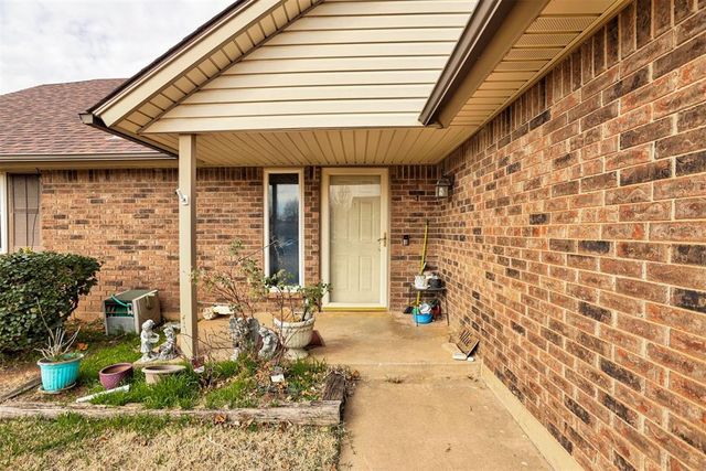 813 S Avery Street, Moore, OK 73160